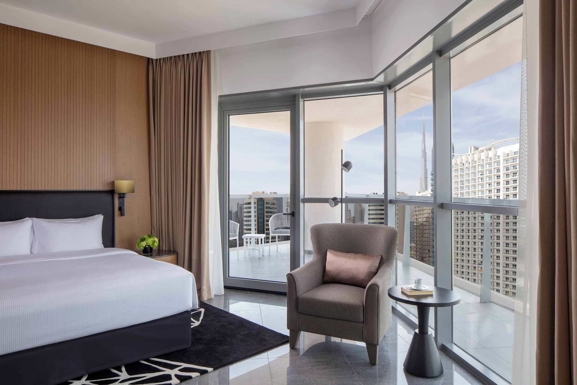 EXECUTIVE, SUITE