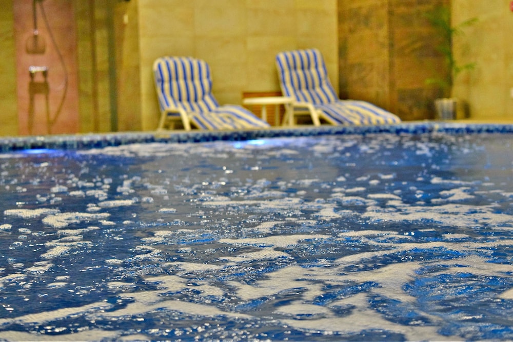 Centaurus Hotel Suites 40/42