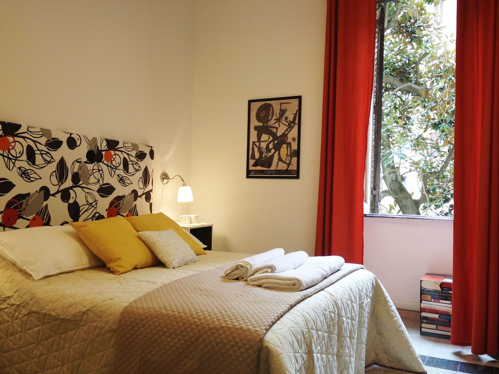 ROOM, DOUBLE BED