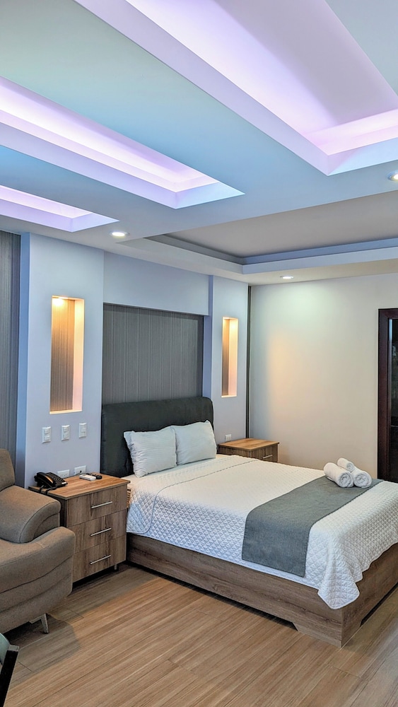 ROOM, DOUBLE BED