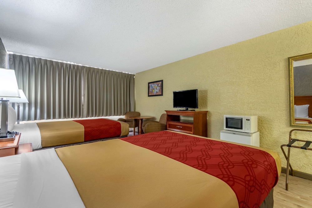 Econo Lodge Broken Arrow 25/59