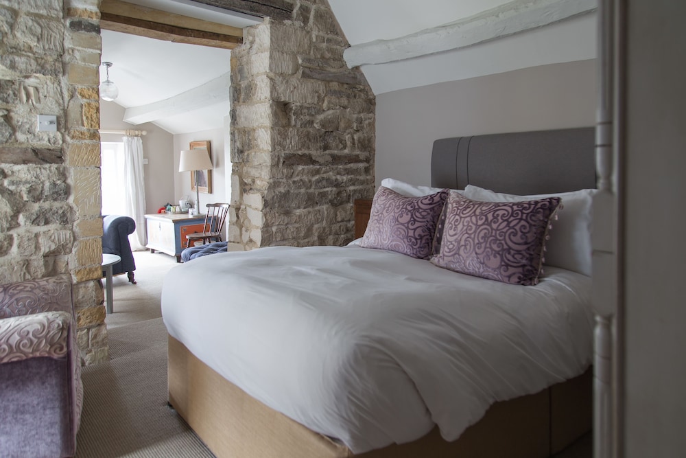 The Lion Inn 8/50