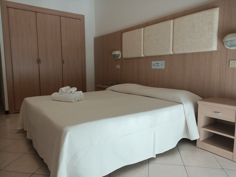 Beach, Double or Twin Bed