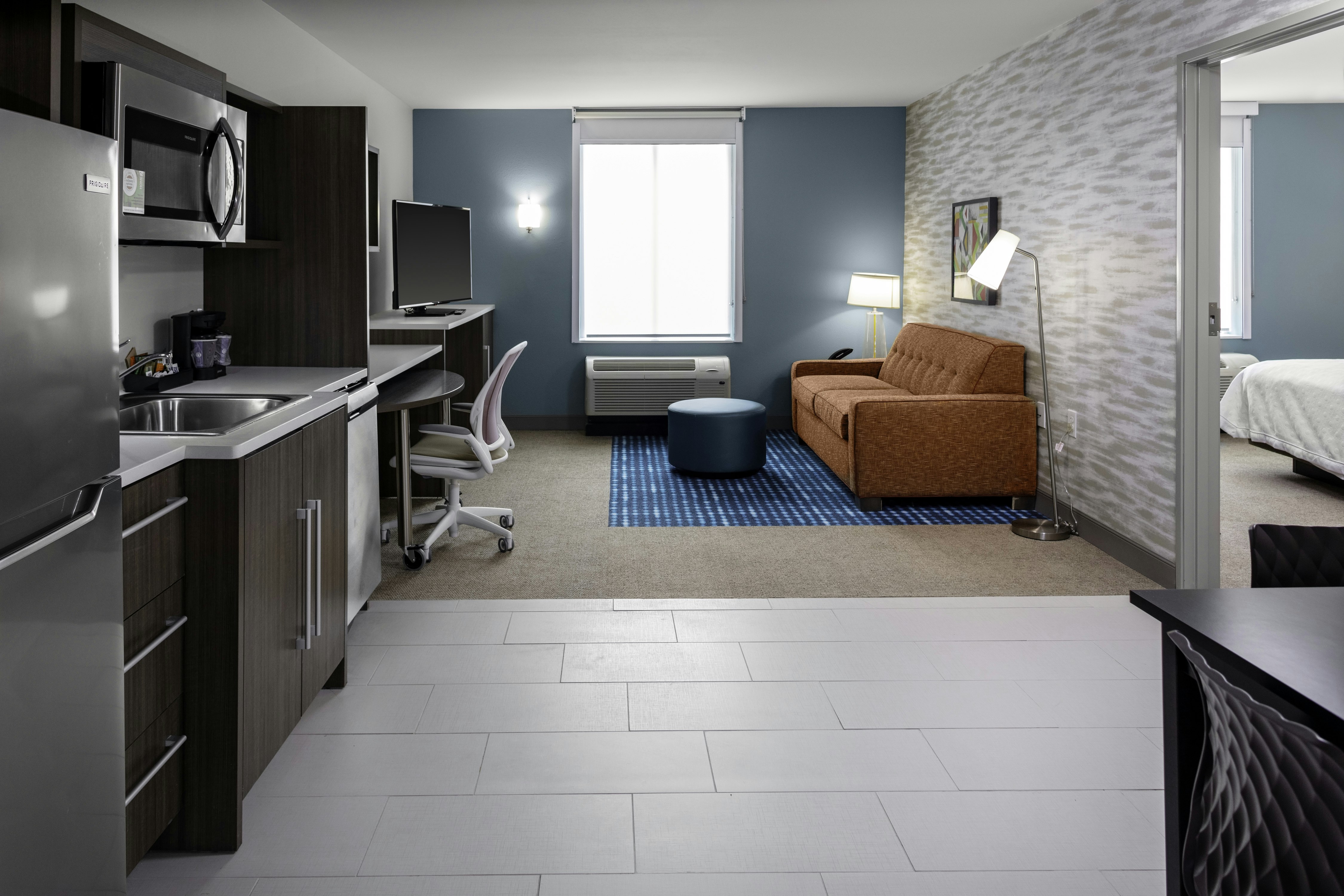 SUITE, KING BED, ACCESSIBLE