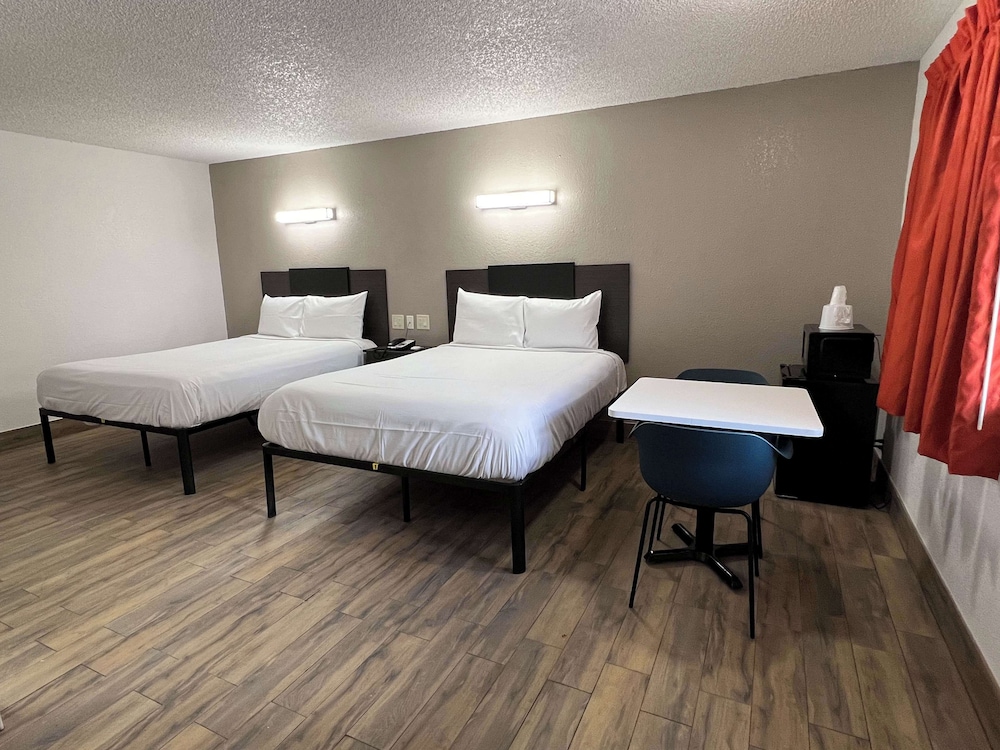Motel6 Orange, CA - Anaheim 12/33