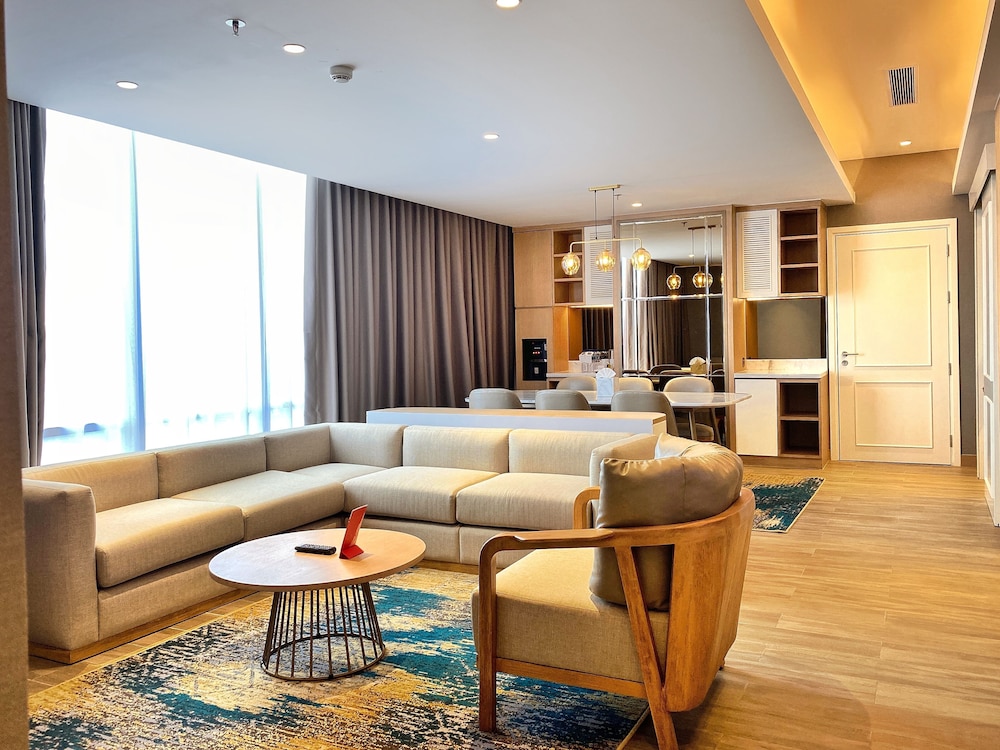 Swiss-Belhotel Solo 46/57