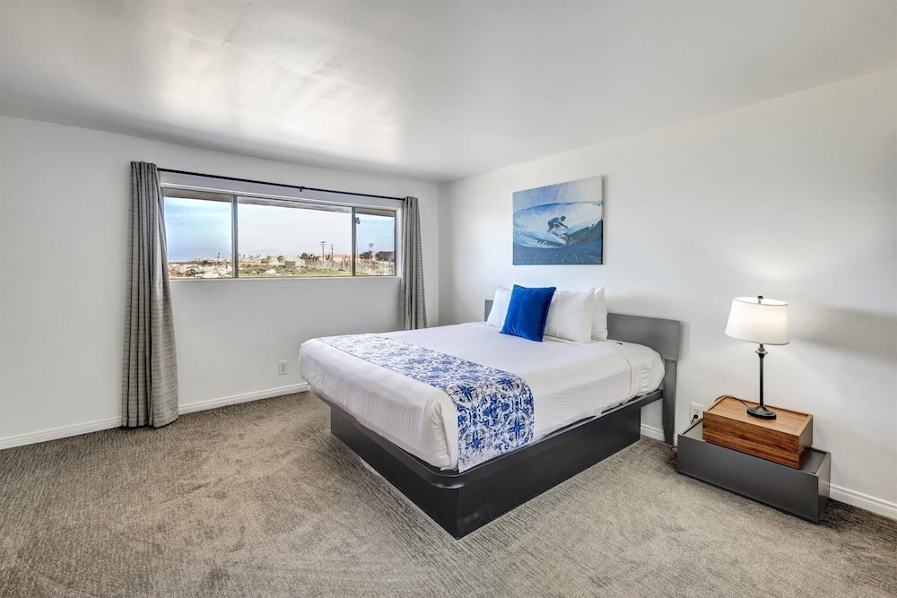 Oceanside Marina Suites 7/43