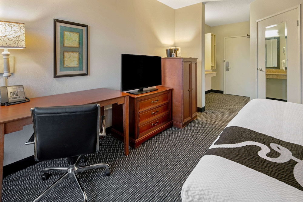 La Quinta Inn & Suites by Wyndham Naples East I-75 36/45