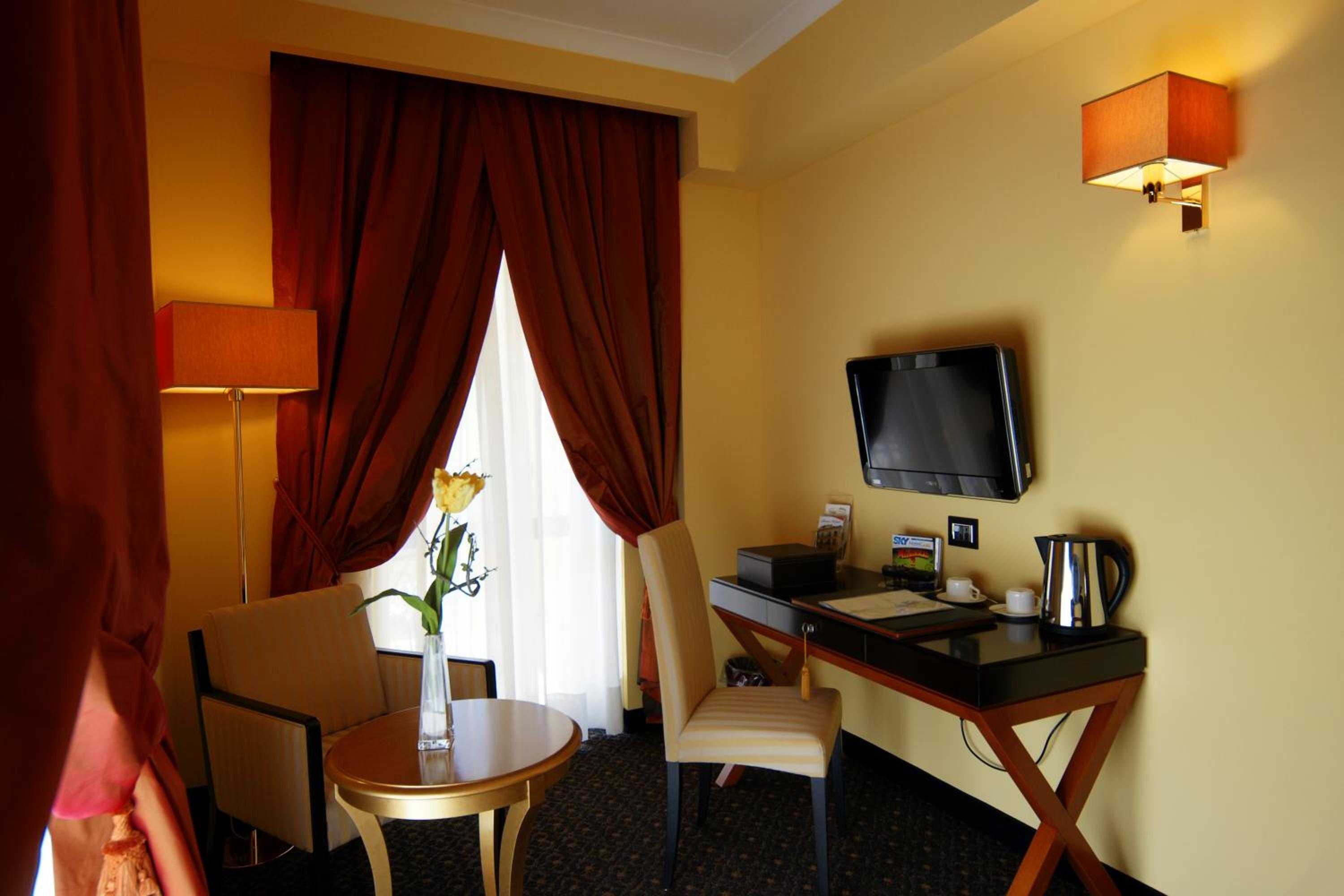 Bram Hotel 48/50