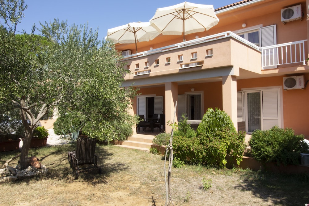 Studios & Rooms Fiesta 22/35