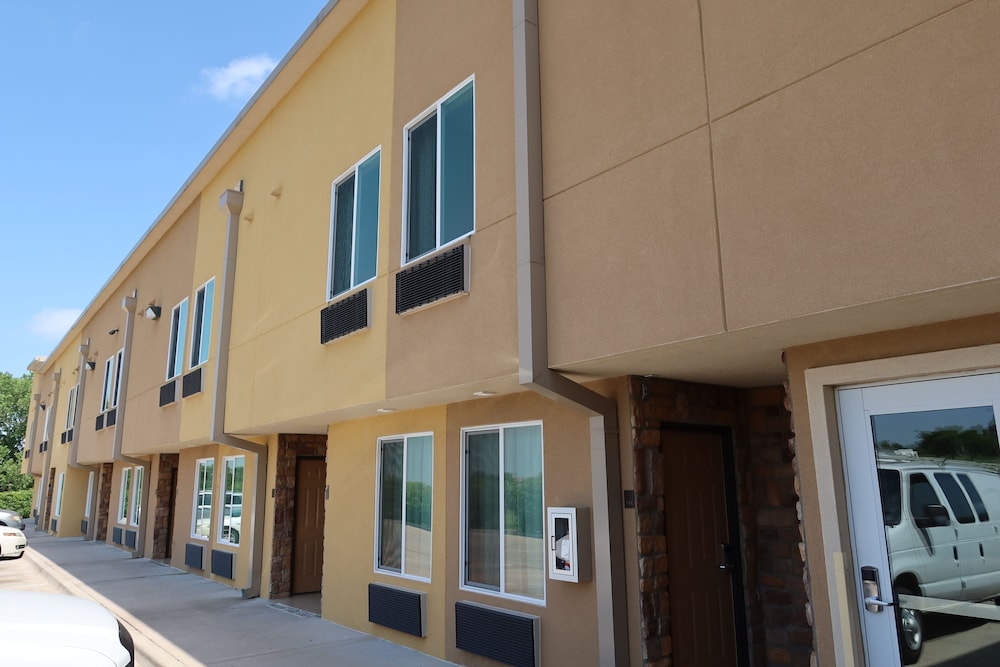 Scottish Inns & Suites White Settlement 26/34