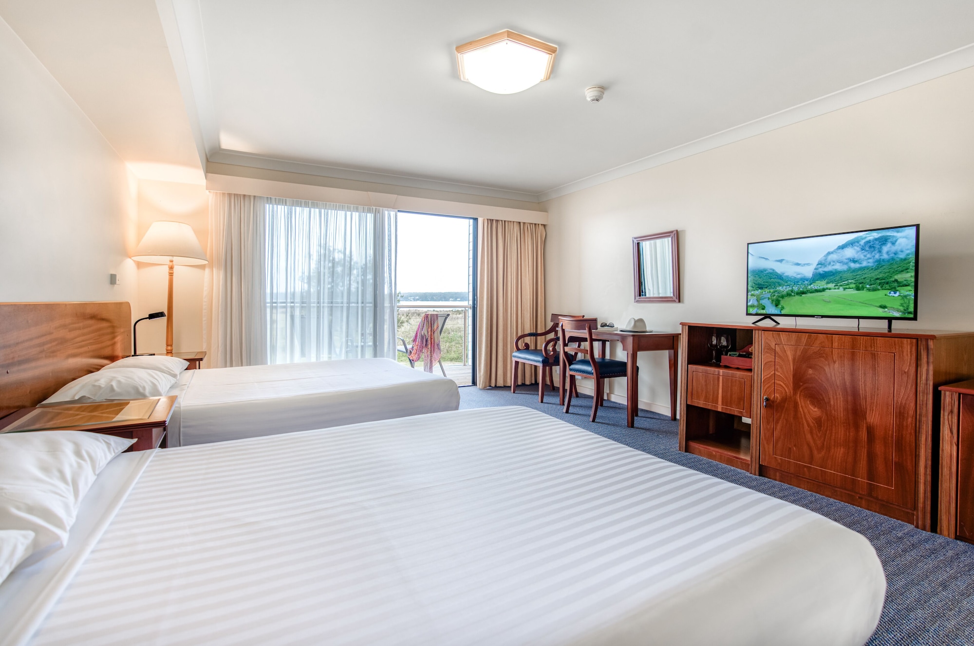 Family, Queen and Twin Beds, Water View