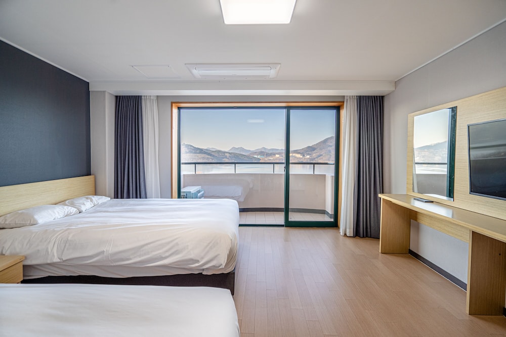 Cheongpung Resort 11/50