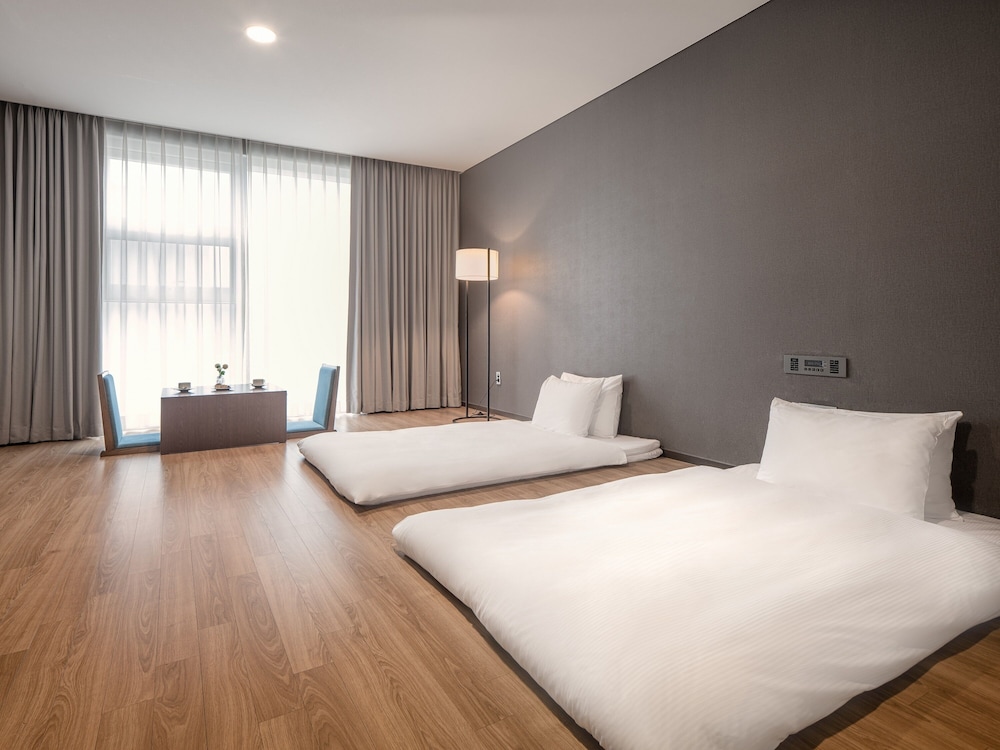 Hotel Tops 10 15/62