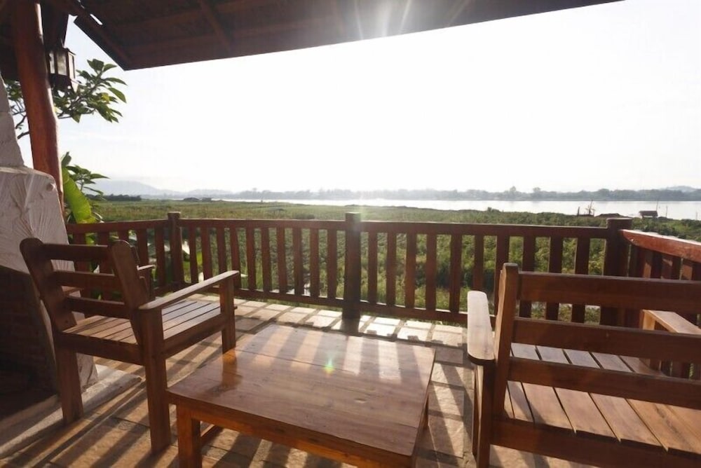 Gin's Maekhong View Resort & Spa 24/37