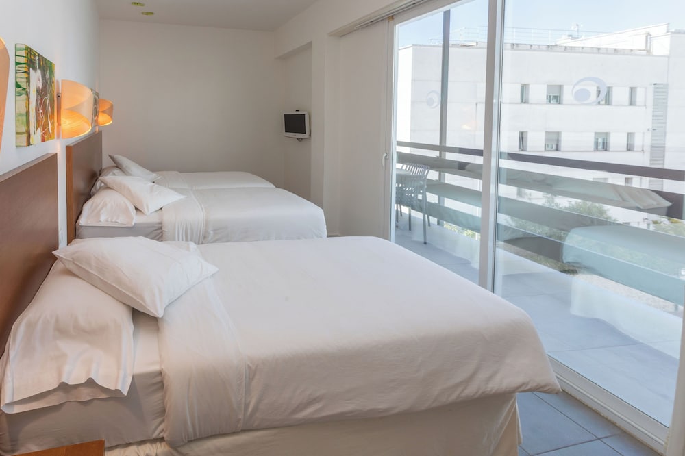 ROOM, TRIPLE, BALCONY