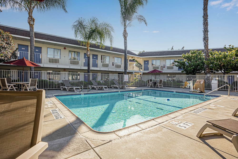 Motel6 Temecula, CA - Historic Old Town 48/62