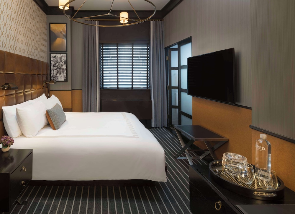ROOM, KING BED, ACCESSIBLE