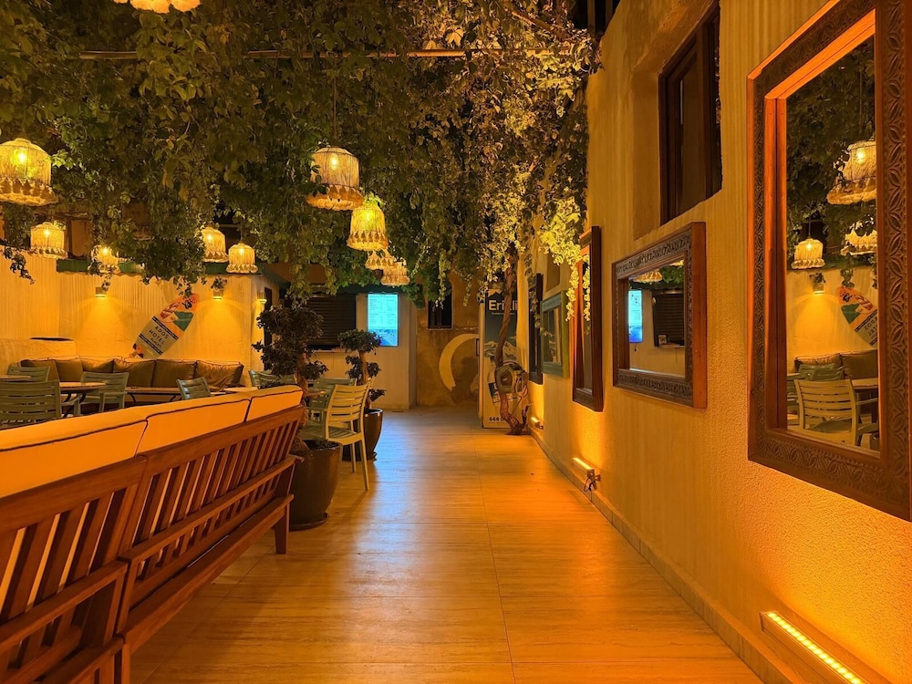Ados Hotel 52/56