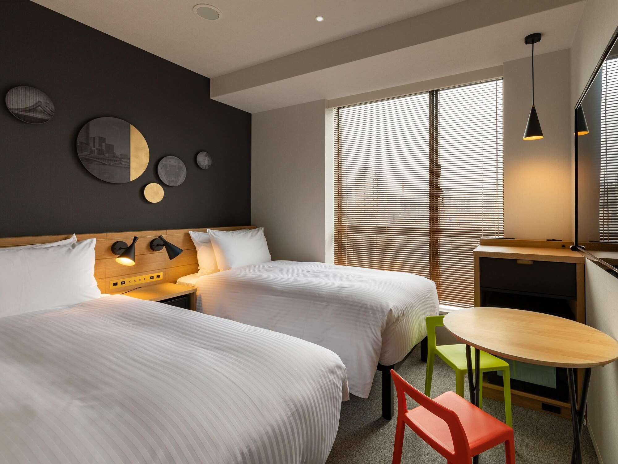 ROOM, TWIN BEDS