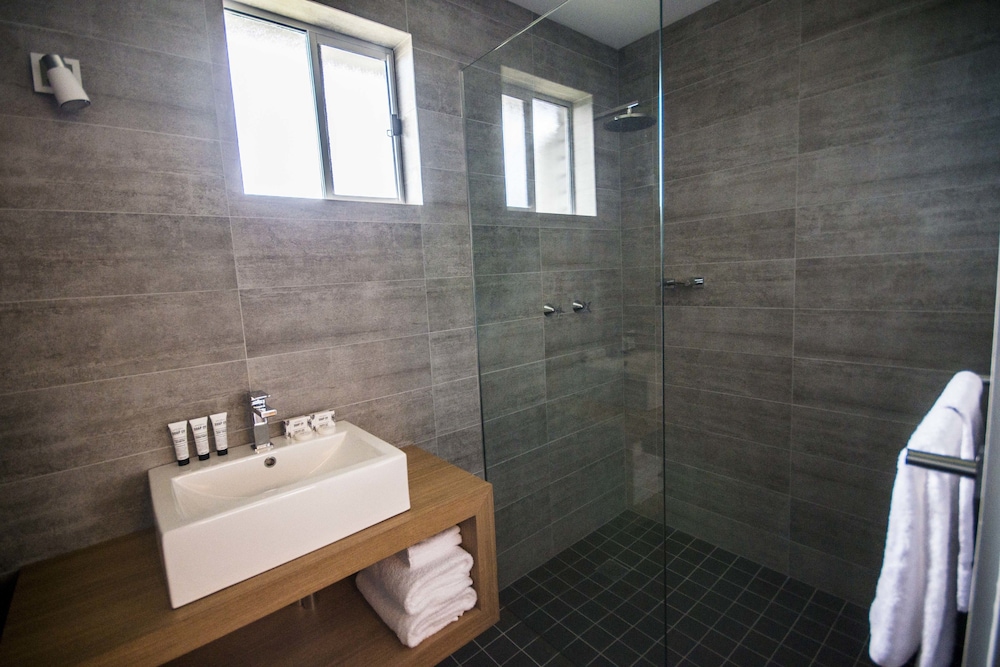 Quays Hotel 25/45