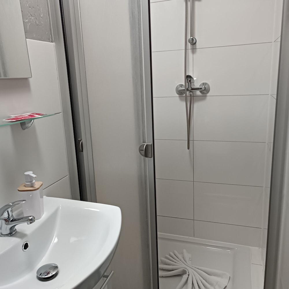 Hotel Ari 50/50