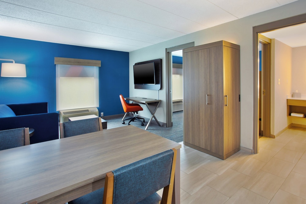 Holiday Inn Express Hotel And Suites Dover 53/60