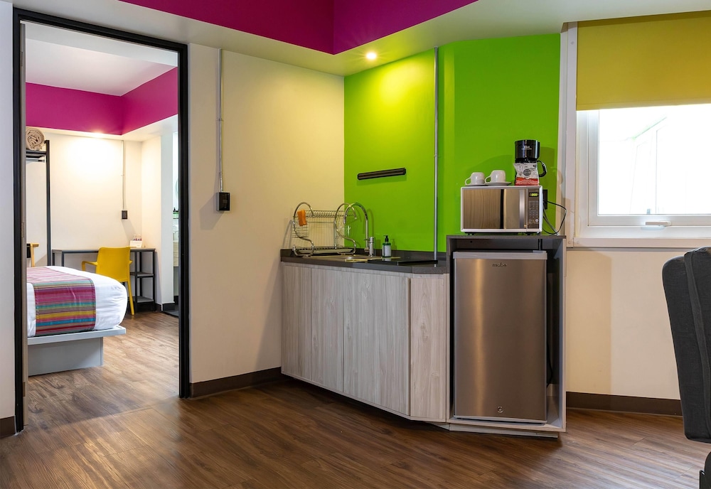Hotel Estancias VIVE MX Cuauhtemoc, Trademark by Wyndham 10/60