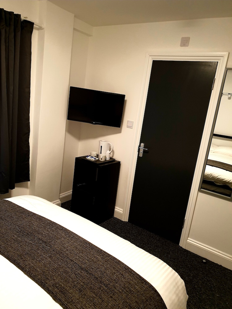 Wanstead Hotel 27/33