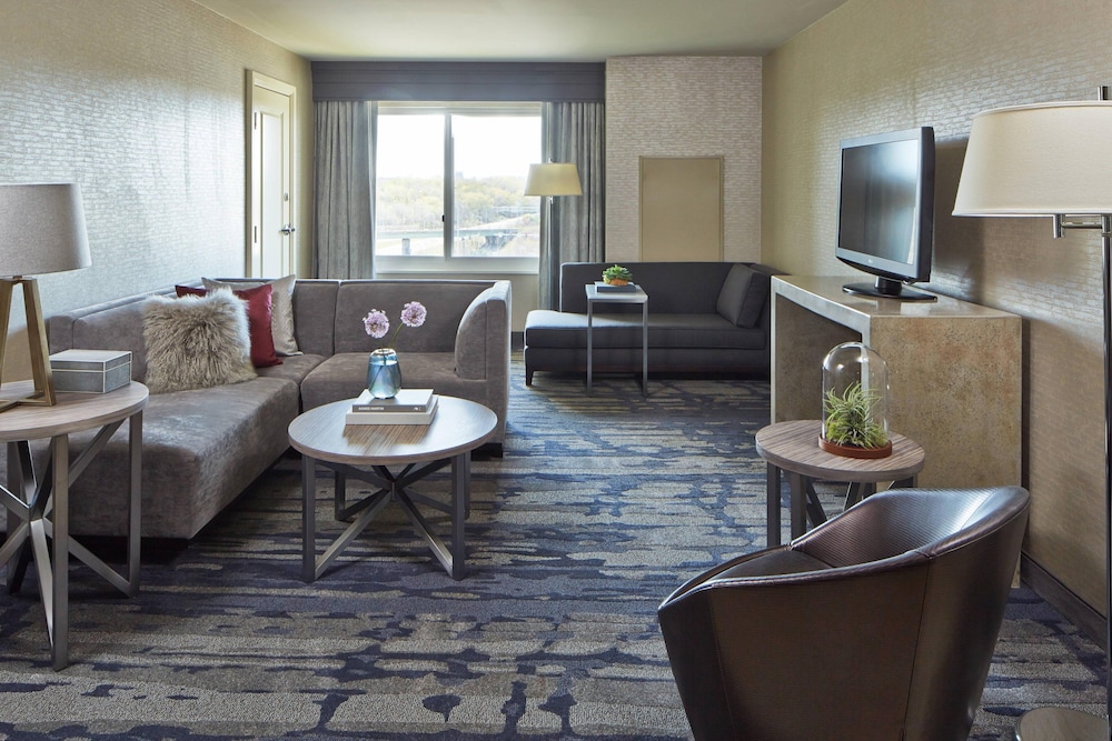 Rochester Airport Marriott 17/55