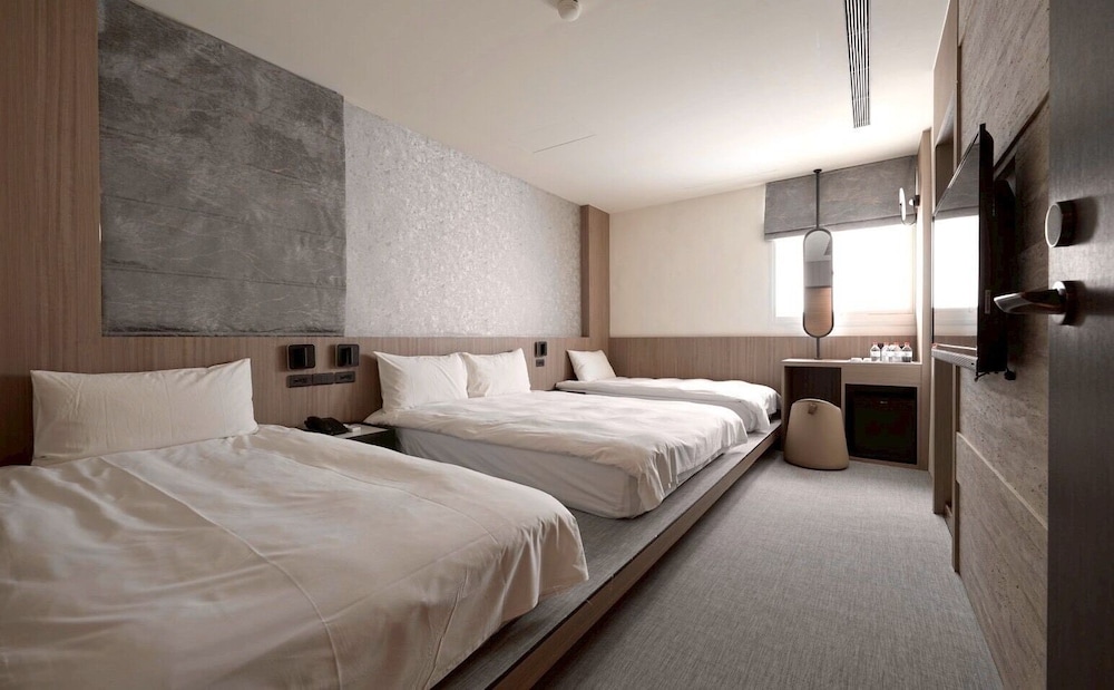 Haifu Hotel And Suites 25/65