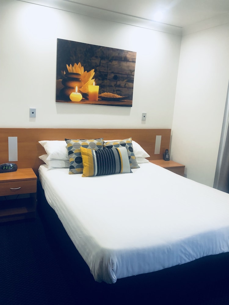 IBIS STYLES BROKEN HILL 13/48