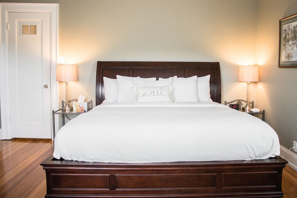 Nantucket Inn 13/50