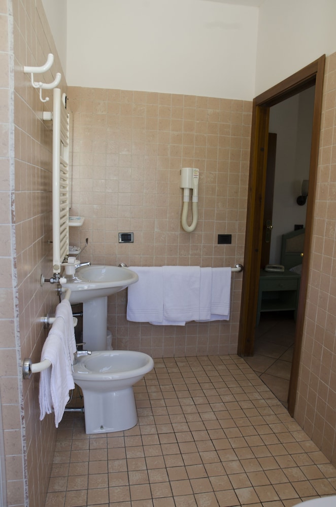 Albergo Bar Cenni 45/48