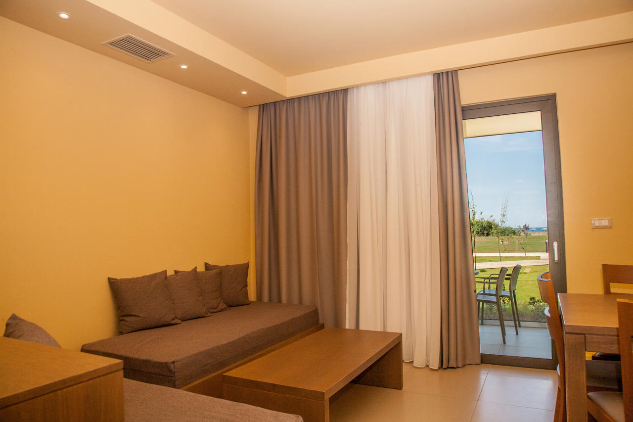 Ilion Beach Hotel 12/36