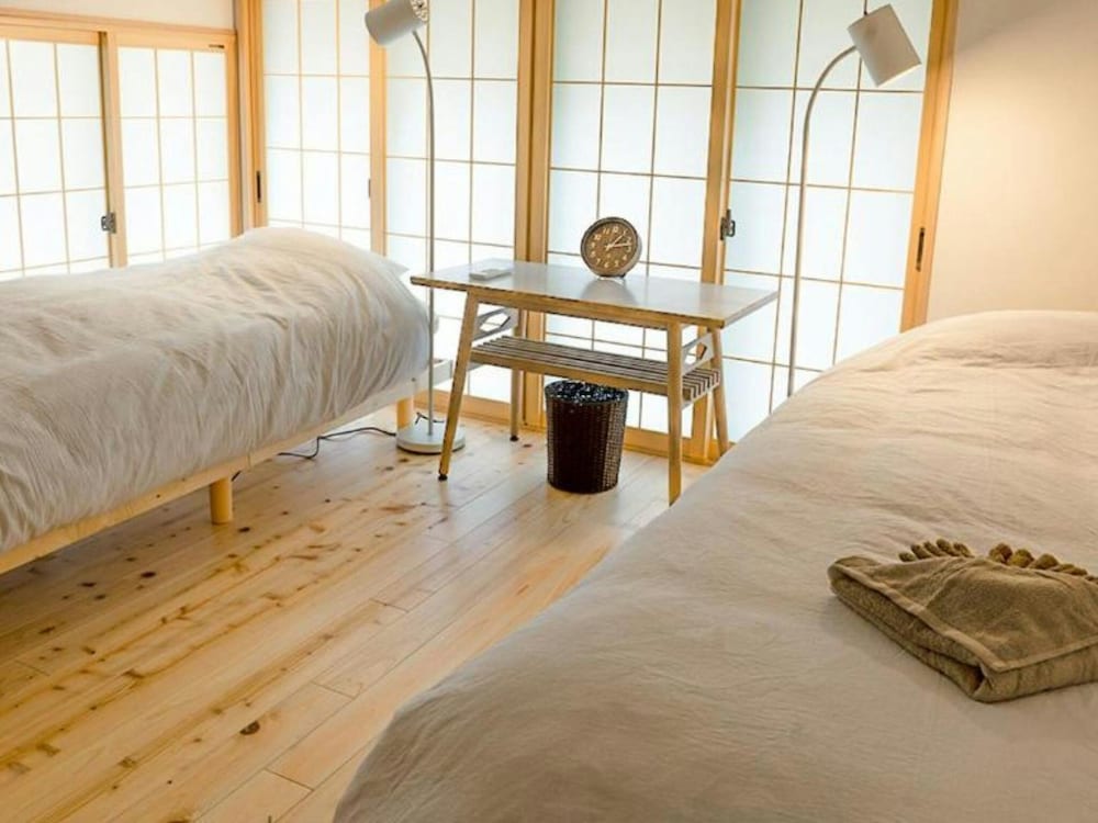 BASIC, TWIN BEDS