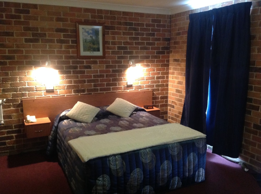 Cedar Lodge Motel 18/49