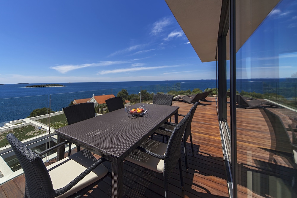 Golden Rays Luxury Apartments 24/50