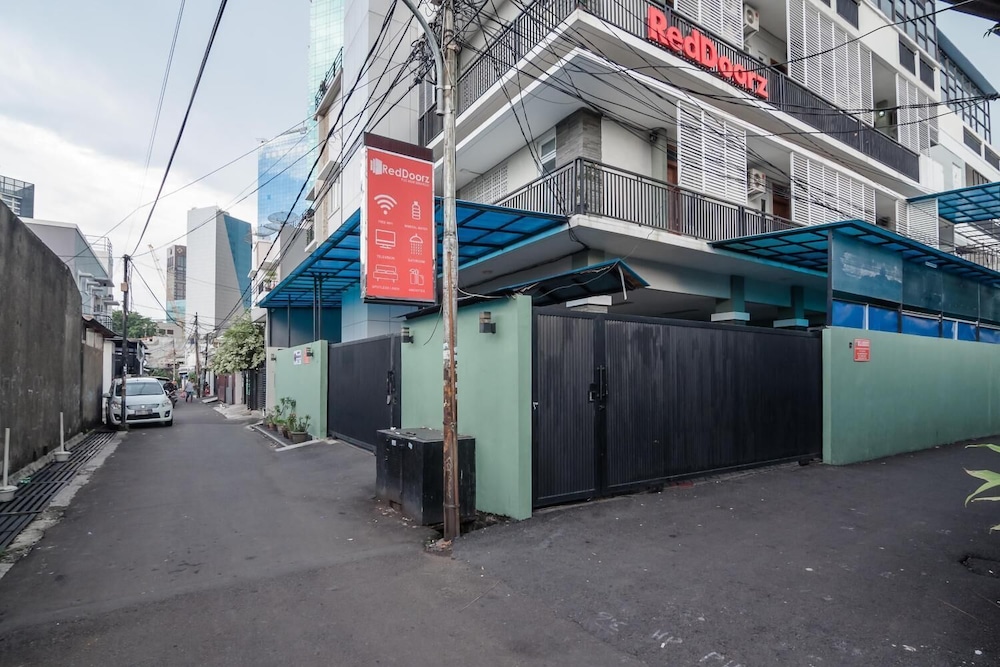 Reddoorz Plus Near Semanggi 5/30