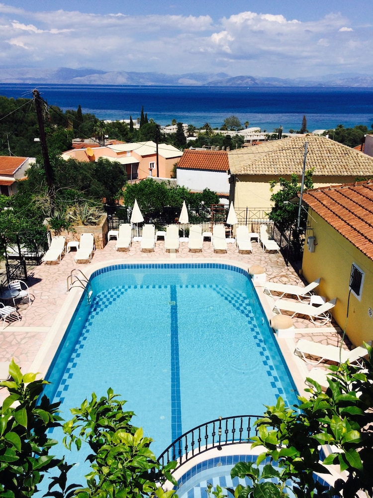 Avra Paradise Aparthotel 41/50