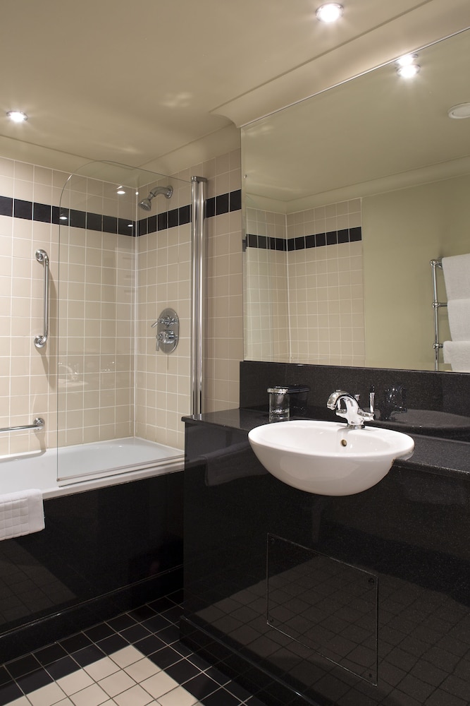 Brandshatch Place Hotel and Spa 48/48
