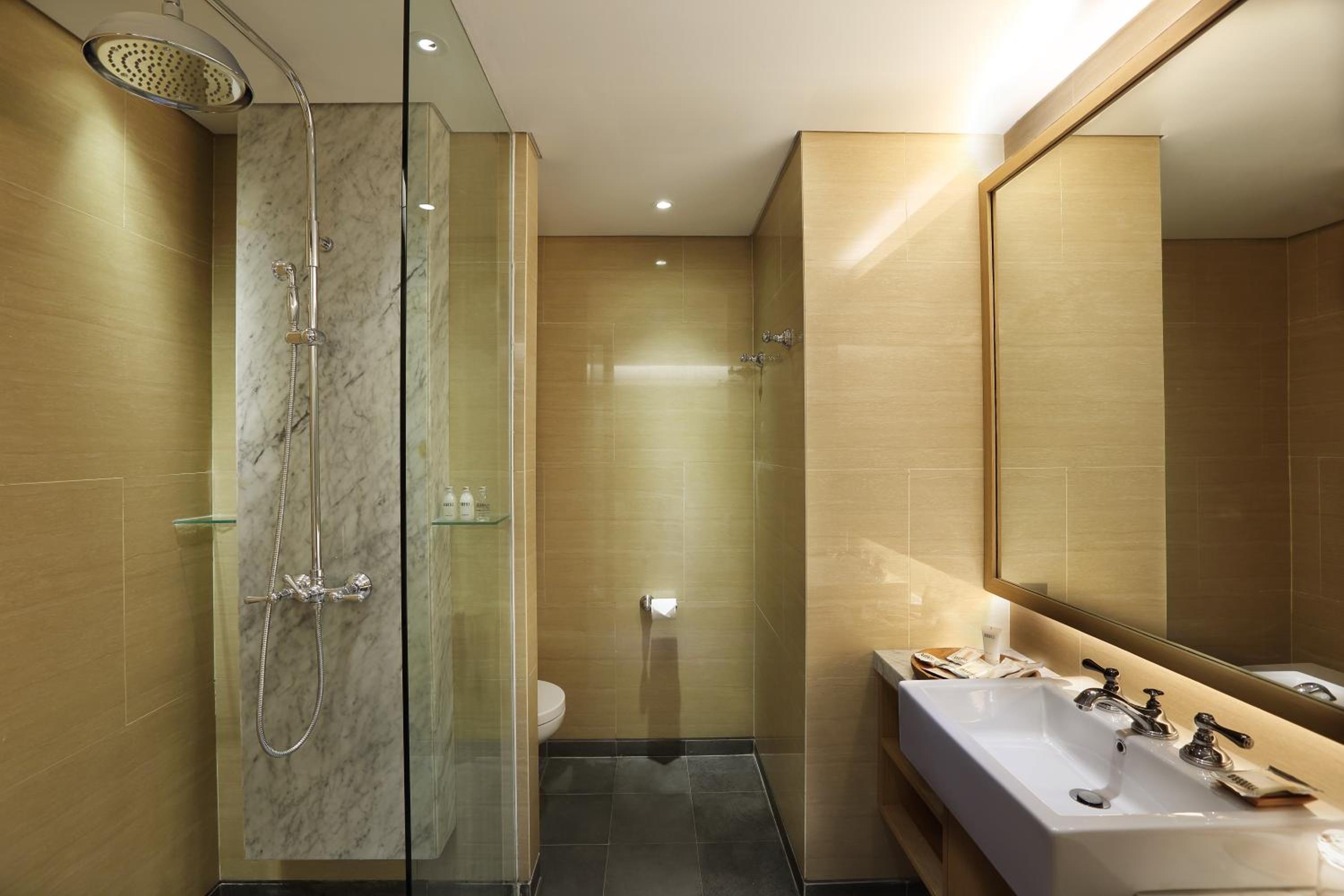 غرفة سوبيريور بسرير كينج، Ossotel Legian Bali 7/9
