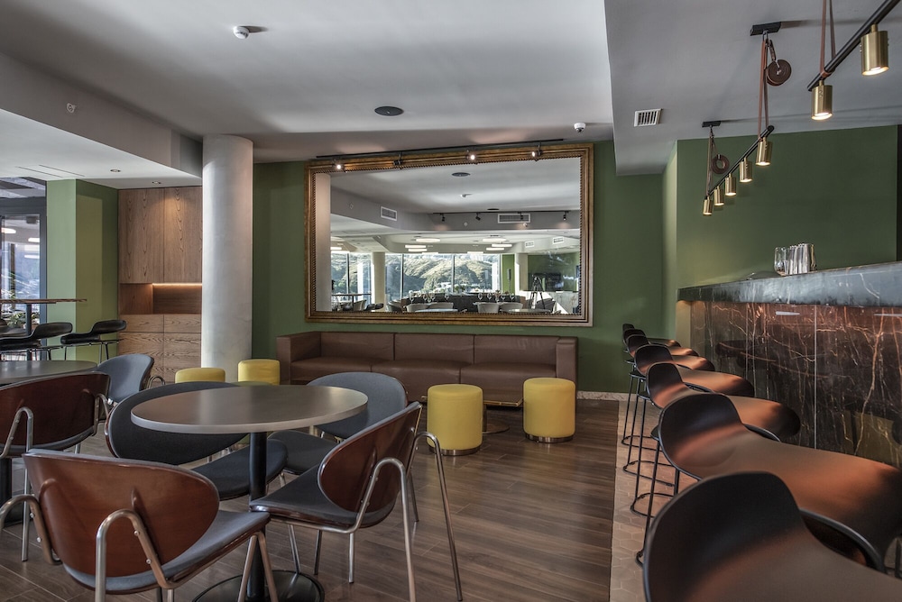 Golden Tulip Design Tbilisi 36/55