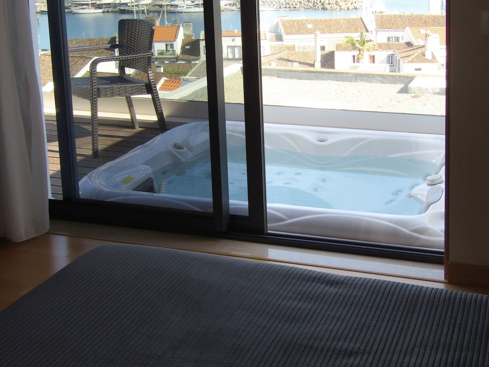 Antillia Hotel 77/127