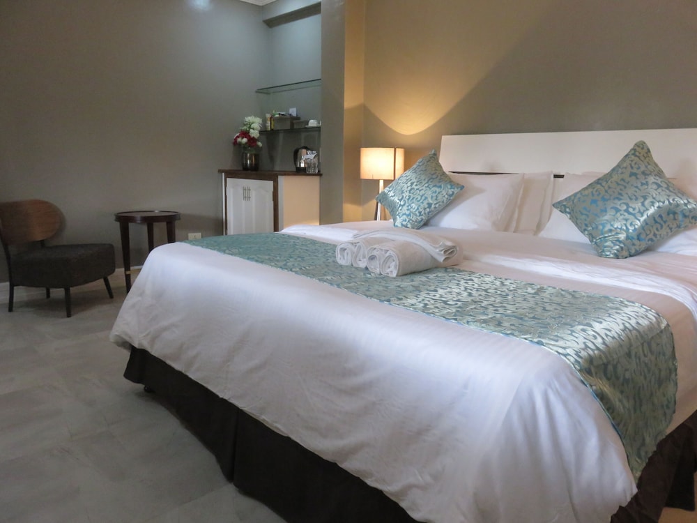 Kav's Beach Resort 24/69
