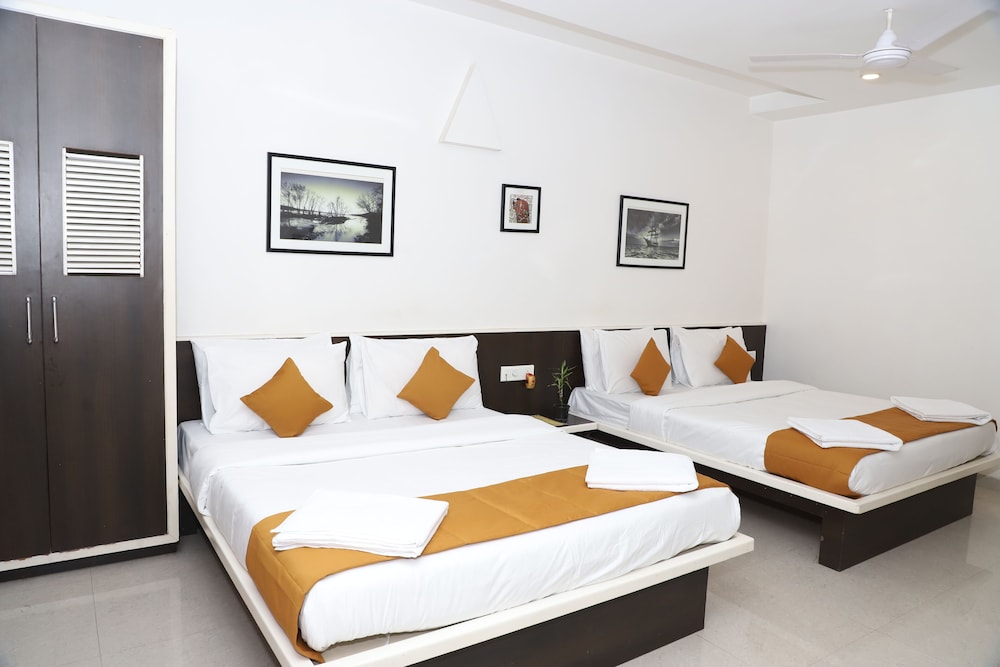 Hotel Sai Bansi 17/36