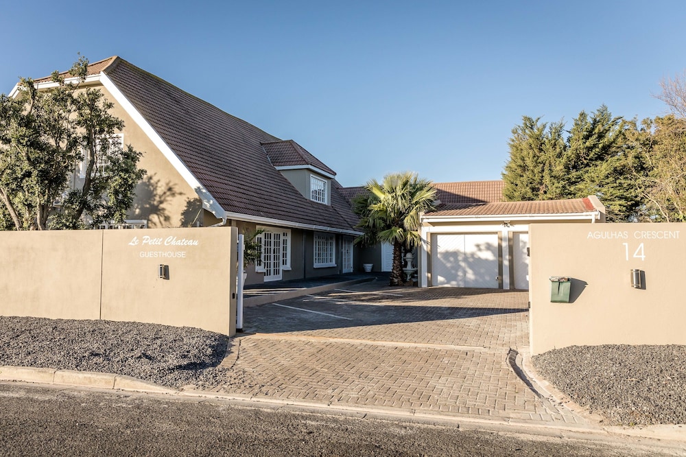 Le Petit Chateau 39/50