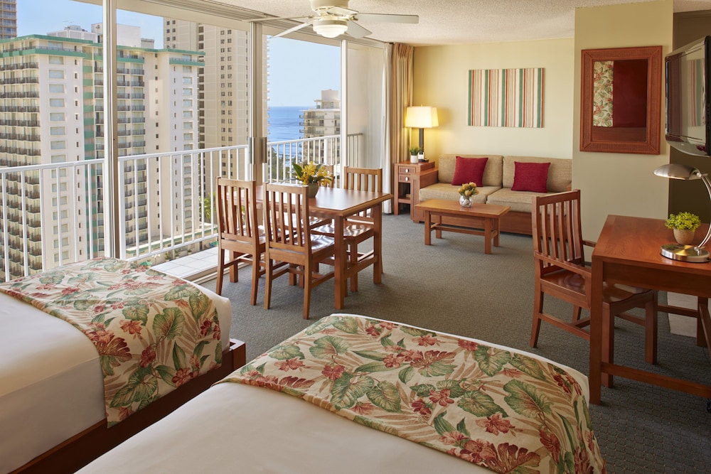 Pacific Monarch Hotel 21/73
