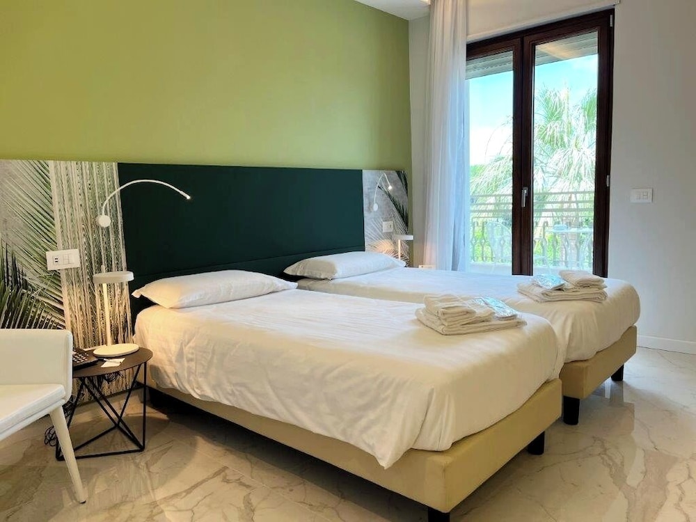 Hotel Alpha 26/72