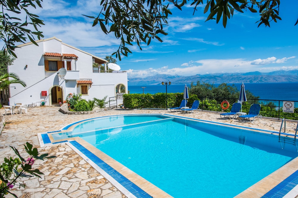 Dionysos Apartments 33/67